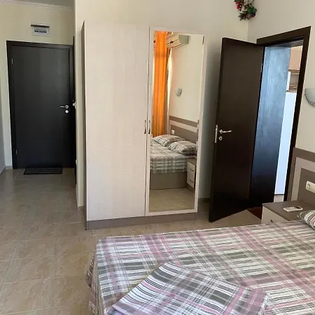 Апартамент Andalusia Елените