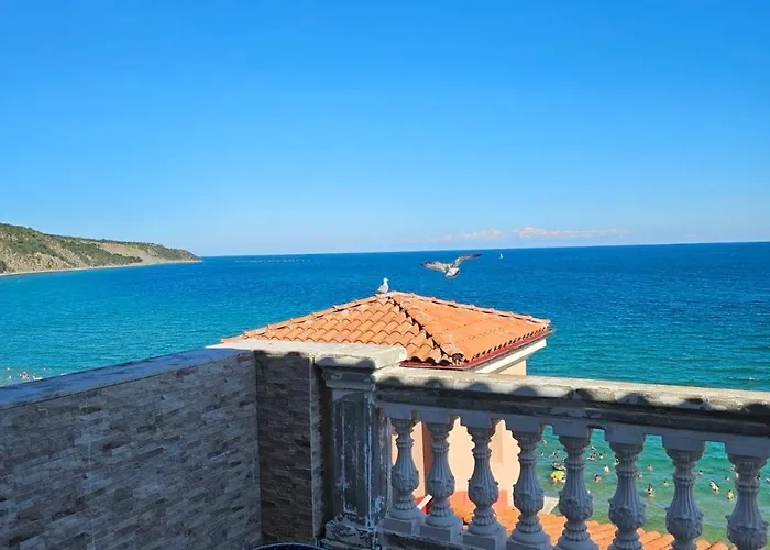 Andalusia * אלניטה